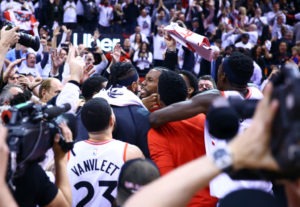 Kawhi Leonard mete a los Raptors en las Finales del Este