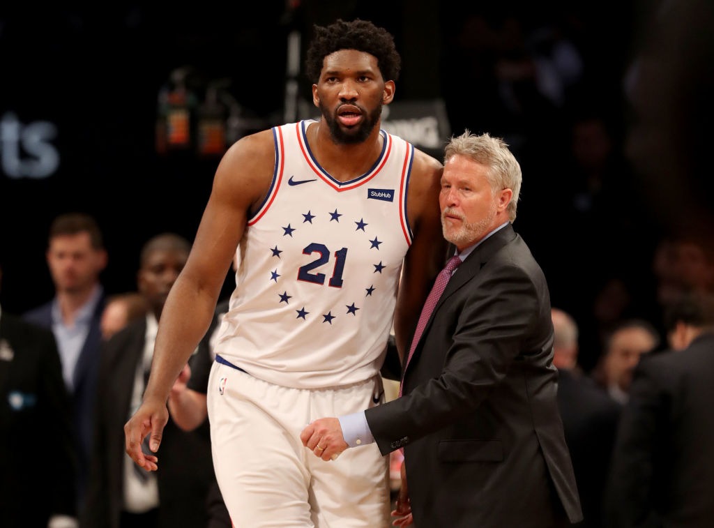 Embiid apoya la continuidad de Brett Brown