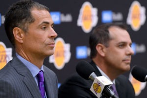 Rob Pelinka asegura que Magic no dice la verdad