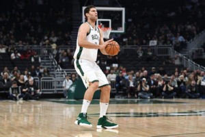 La renovación de Brook Lopez, prioridad de los Bucks en la agencia libre