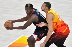 Houston explora el mercado para traspasar a Capela, Tucker o Eric Gordon