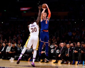 Porzingis amenazó a los Knicks con marcharse a Europa si no lo traspasaban
