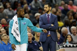 Insisten los Celtics ante el distanciamiento entre Kemba y Charlotte