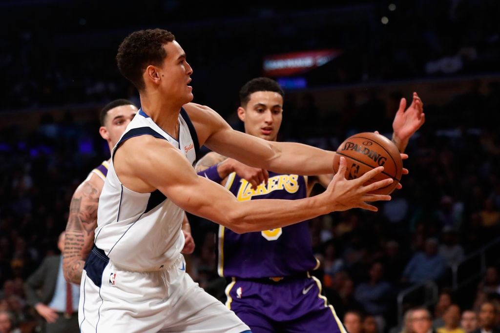 Dwight Powell se queda en Dallas