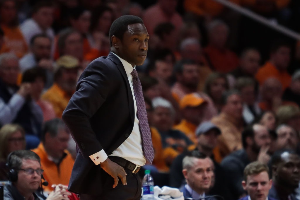 Avery Johnson puede unirse al staff de los 76ers