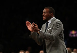 Dwane Casey se alegra del éxito de los Raptors