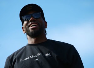 Toronto celebra cantando a Leonard: "¡Cinco años más!"
