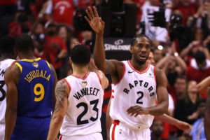 Los Knicks planean reunirse con Kawhi Leonard en la agencia libre