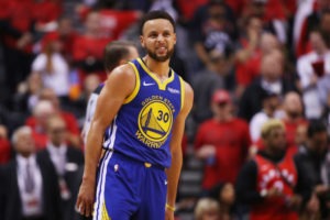 Más lesiones para los Warriors: Thompson, Looney, Curry deshidratado…