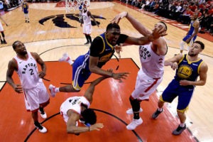 Finales NBA: Kevon Looney apunta al ‘Game 6’ a pesar del dolor