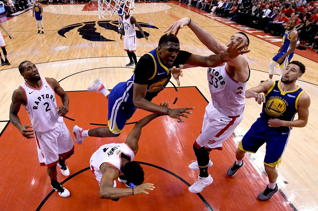 Finales NBA: Kevon Looney apunta al ‘Game 6’ a pesar del dolor
