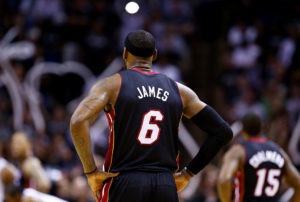 LeBron James vuelve al número 6