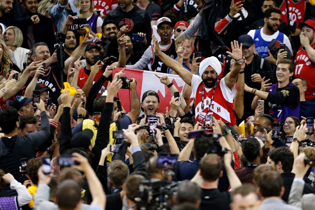 La afición de los Raptors se hace oír en el Oracle