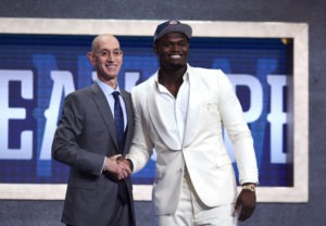 Zion Williamson no puede contener las lágrimas tras ser elegido número 1 del Draft