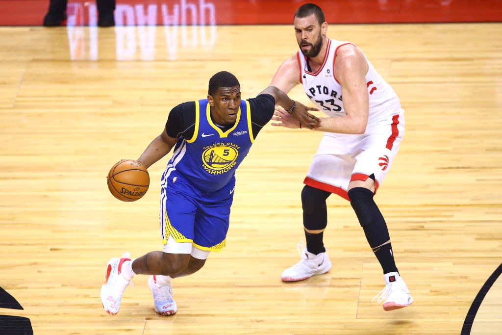 Kevon Looney también abandonó el Game 5 por lesión