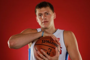 Brooklyn firma un two-way contract a Henry Ellenson