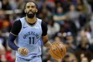 Traspaso oficial de Conley: Memphis retirará el número 11