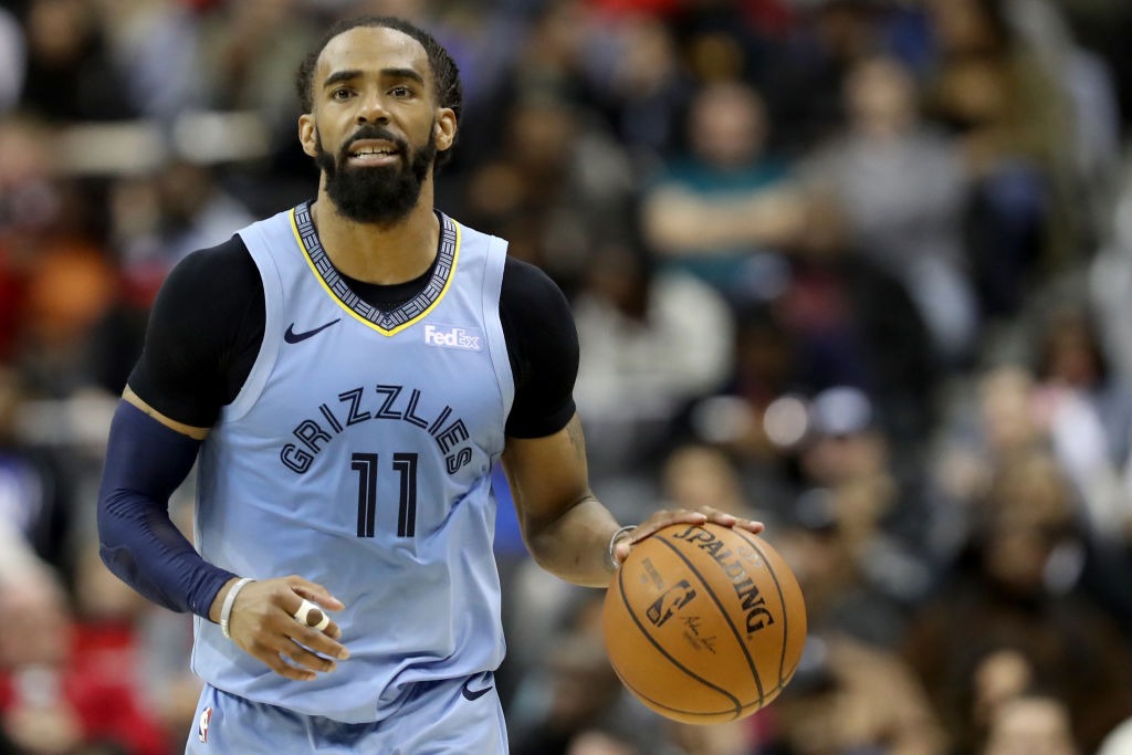 Traspaso oficial de Conley: Memphis retirará el número 11