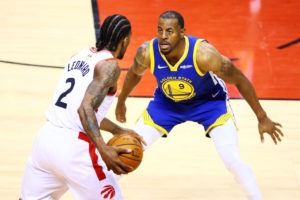 Rockets y Clippers persiguen un traspaso por Iguodala