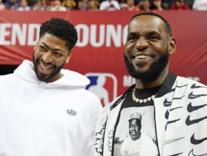 Los Lakers pretenden que LeBron James juegue como base titular