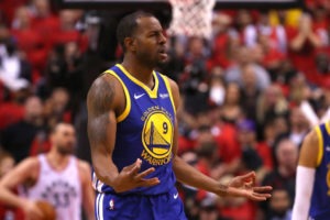 Los Grizzlies tratarán de traspasar a Iguodala antes de cortarlo