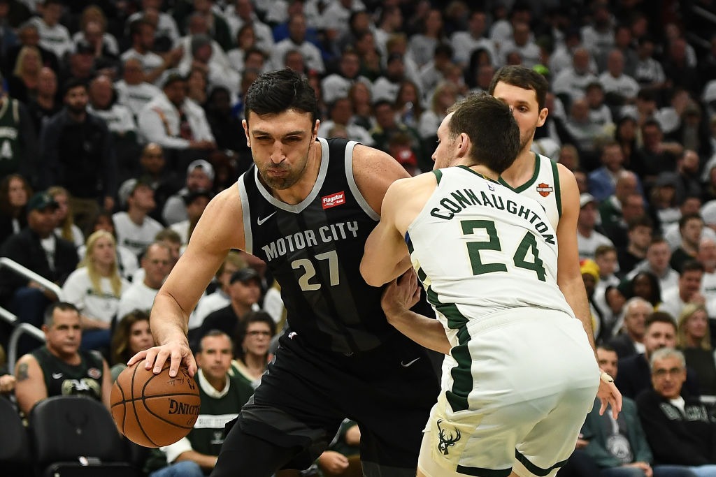 Los Warriors contratan a Zaza Pachulia... como consejero