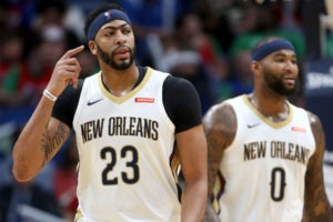 Los Lakers no se plantean usar a Anthony Davis como pívot pese a la lesión de Cousins