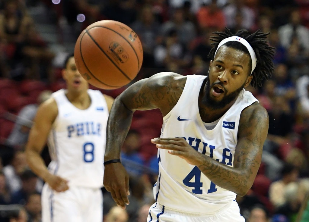 Philadelphia 76ers firma a Isaiah Miles