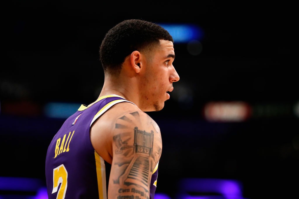 Ball e Ingram realizan trabajo voluntario para empezar a tope