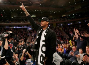 El entorno de Carmelo lucha contra la idea de que no es un jugador de equipo