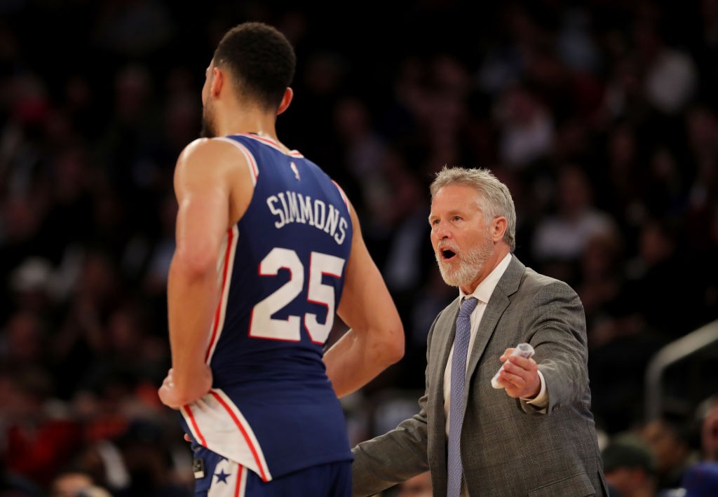 Brett Brown anuncia que veremos a Simmons jugando en la esquina