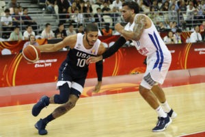 Estados Unidos vence sin brillo en su debut en el Mundial