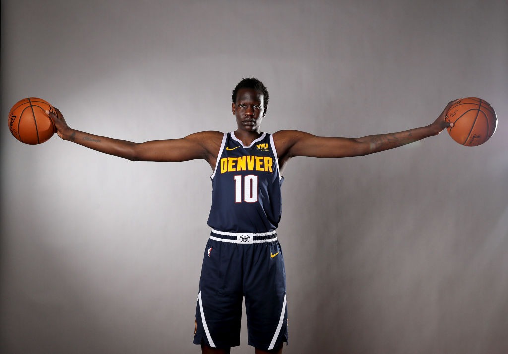 Bol Bol firma un contrato dual con los Nuggets