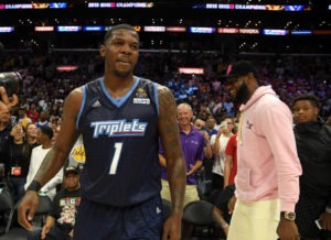 Joe Johnson se luce consiguiendo el título BIG 3