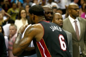 'Bleacher Report' publica sus 50 mejores de siempre; LeBron y Curry, únicos top 10 en activo