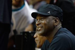 Michael Jordan decide vender una parte de sus Hornets