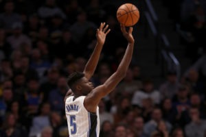 Fultz y Bamba se hacen notar en la paliza a San Antonio