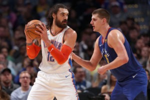 Oklahoma, abierto a traspasar a Steven Adams