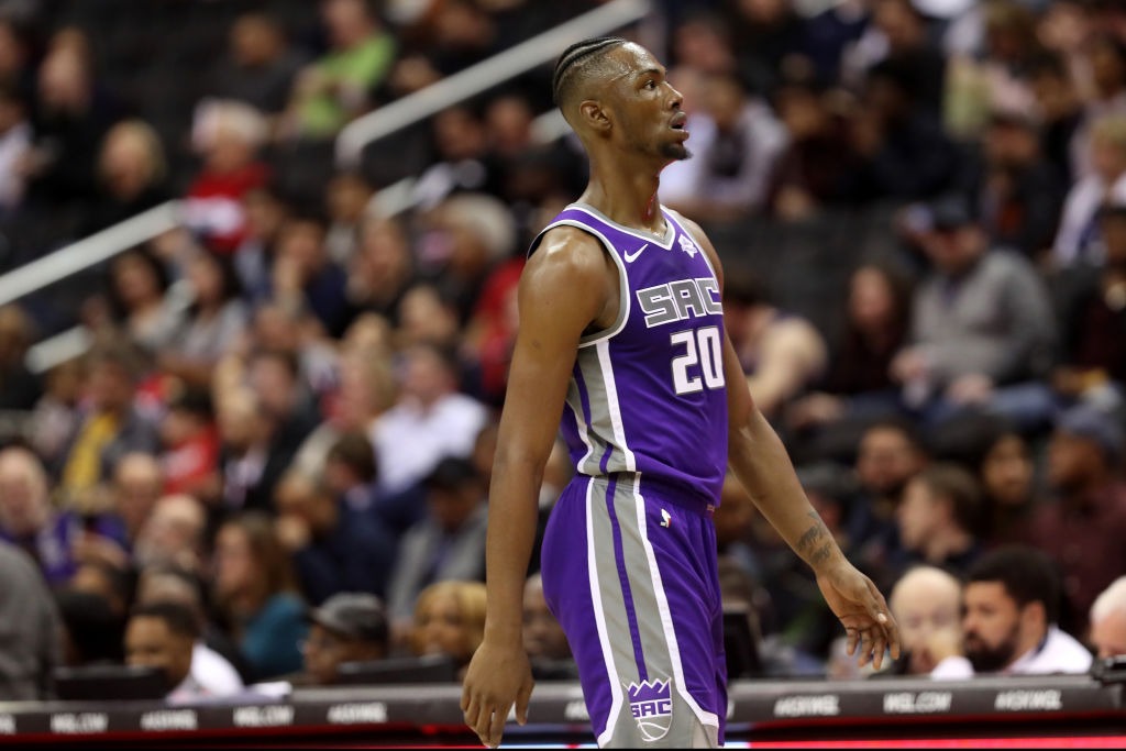 Harry Giles, ausente en India por dolores en la rodilla izquierda