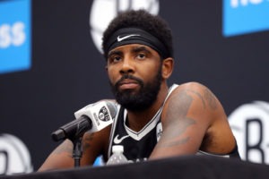 Kyrie Irving aborda con cautela el conflicto con China
