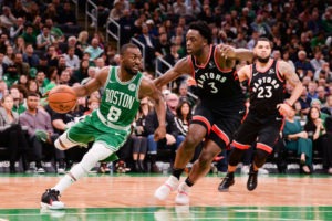 Boston logra su primer triunfo ante los campeones