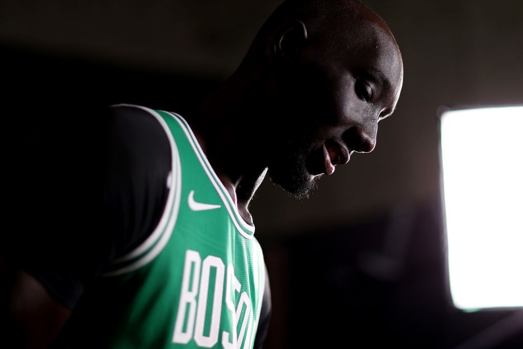 Tacko Fall fue baja en el estreno por golpearse con el techo de unos baños
