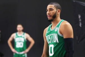 Jayson Tatum dice 'no' a los tiros de media distancia