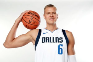 Kristaps Porzingis está de vuelta: 18 puntos en su debut con Dallas