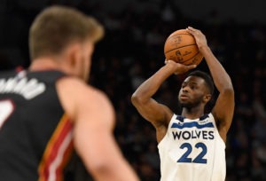Wiggins lidera la remontada ante Miami y Minnesota se pone 3-0