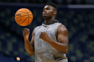 Zion Williamson tiene dolores en la rodilla derecha