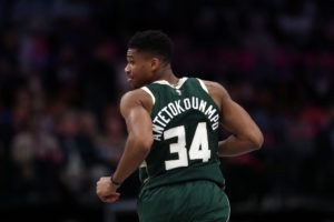 Antetokounmpo pone en duda su continuidad si los Bucks "tienen un rendimiento inferior" este curso