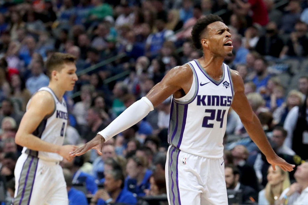 Una memorable actuación de Buddy Hield no evita la derrota de los Kings