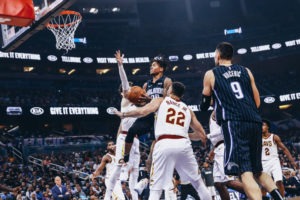 Markelle Fultz protagoniza la mejor noche de su carrera