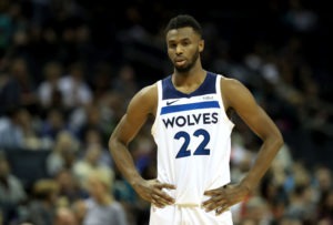 Minnesota hunde aún más a los Spurs